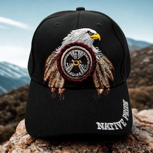 Adlergeist-Traumfänger-Hut. Schwarze, bestickte Baseballkappe mit indianischem Stolz. Outdoor-Kappe mit Adlermotiv, inspiriert von den Ureinwohnern. Hut mit indianischem Stolz. Kappe