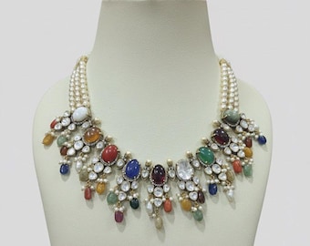 Swarovski Perle & Navratna Halskette | 92.5er Silber, Moissanit Polki und hängende Navratna Edelsteine