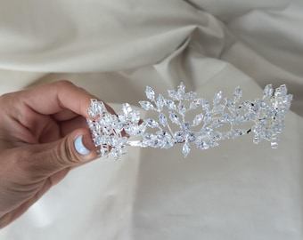 Bridal tiara silver, Silver wedding headband, Rhinestone crown, Rhinestone bridal headband, Silver bridal crown, Silver crystal crown