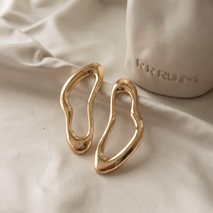 Oval earring gold, Geometric earrings minimalist, Oval hoop earrings, Abstract hoop earrings, Asymmetric earrings gold, Chunky gold earrings