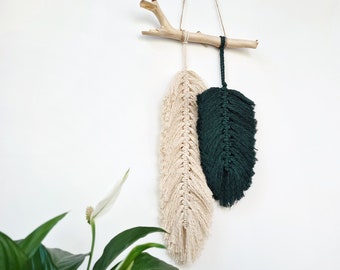 Feather mactame wall hanging Boho cotton feather Small wall hanging Macrame leaf Bohemian wall decor Colored macrame feathers Fiber wall art