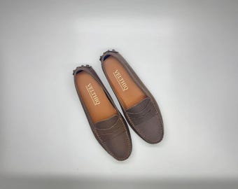 Mocasines de cuero hechos a mano para mujer: cómodos zapatos planos con punta ancha