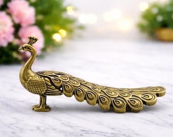 Messing vintage pauwbeeldje – antiek gouden metalen vogelstandbeeld – bureaubladdecoratie – unieke stijl tafelbladornament