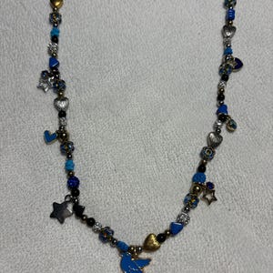 Colar artesanal Harry Potter Corvinal: contas azuis e prateadas