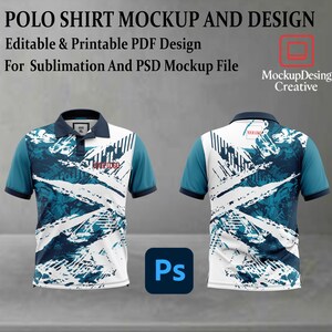 Könnte beinhalten: Zwei Poloshirts mit einem abstrakten Design in Blau, Weiß und Türkis werden gezeigt. Die Hemden haben einen dunkelblauen Kragen und Ärmel. Der Text "POLO SHIRT MOCKUP AND DESIGN" und anderer Text befinden sich oben. Ein "Ps"-Symbol befindet sich unten rechts.