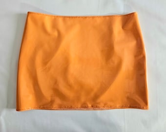 Minijupe orange M en PVC (échantillon de production de vêtements artificiels)