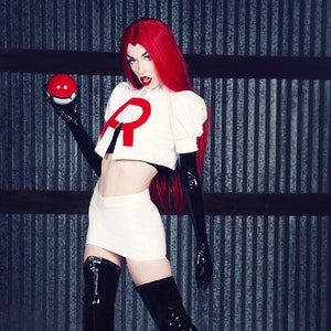 XS Déguisement Team Rocket en PVC prêt à être expédié de www.Artificeclothing.com/TeamRocket en taille X-Small image 2