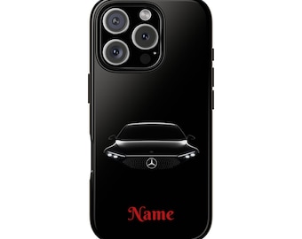 Puede incluir: Funda de teléfono negra con un gráfico de coche y la palabra "Name" en escritura roja. La funda tiene un acabado brillante y un recorte para la cámara en la parte superior. El gráfico del coche es una vista frontal estilizada.