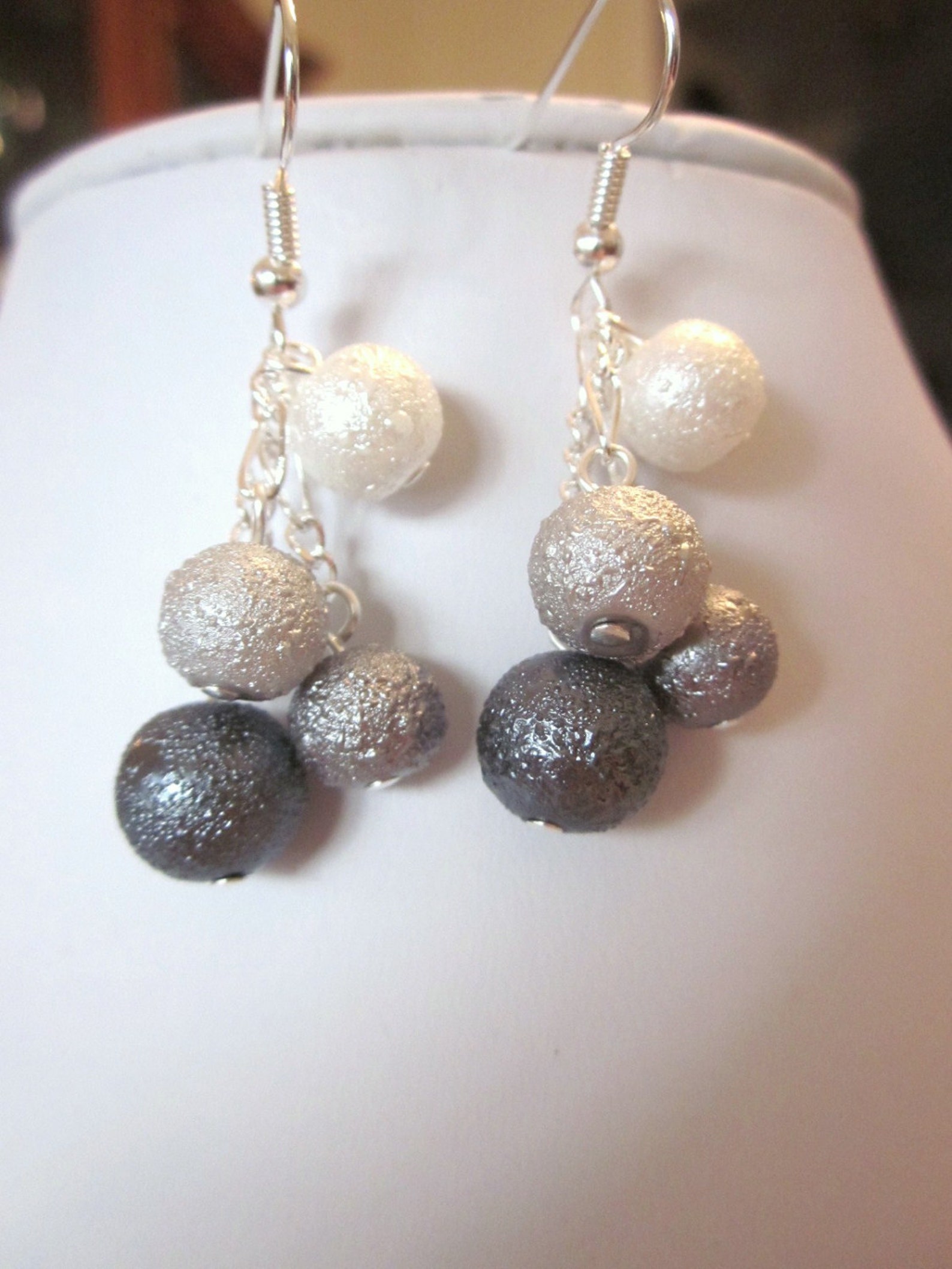 Bumpy Pearl Necklace Stunning shades of Grey - Etsy