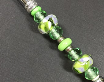 Sewing, Seam Ripper, Lampwork Beaded, Peridot Green, Artisan Crafted, OOAK, SRAJD, Unique, One of a Kind