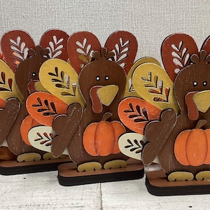 Hand-Painted Farmhouse Turkey Decor: Rustic Tiered Tray Decoration