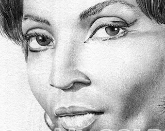 ニシェル・ニコルズ直筆サイン入り スター・トレック ウフーラ 8x10