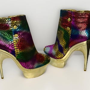 Mona Mia Rainbow Snake Print Ultra High Heels - Metallic gold heel - size 10 - Great for Dancing or Cosplay!! Eye Catching! Aprox 6” Heels