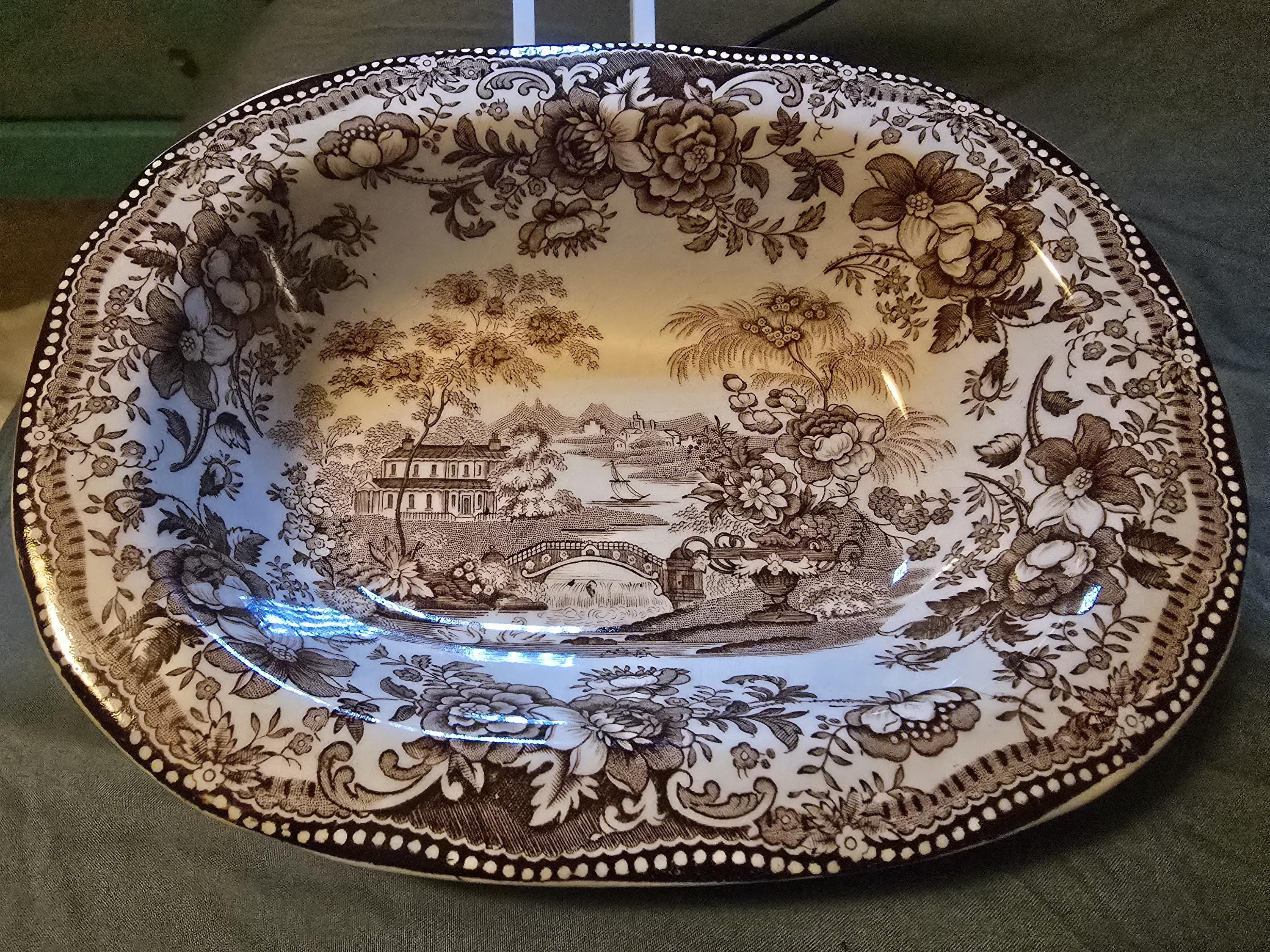 Royal Staffordshire Dinnerware by Clarice Cliff: Timeless Elegance 3 Royal Staffordshire Dinnerware by Clarice Cliff: Timeless Elegance