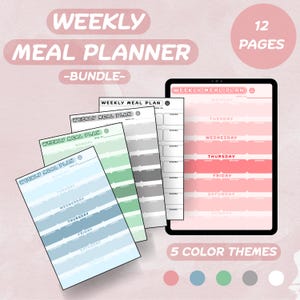 Może przedstawiać: Zestaw tygodniowych planów posiłków w różnych kolorach, w tym niebieskim, zielonym i szarym. Wyświetlany jest tekst "WEEKLY MEAL PLANNER" i "-BUNDLE-". Obraz zawiera również tablet cyfrowy z układem planu posiłków oraz tekst "12 PAGES" i "5 COLOR THEMES".