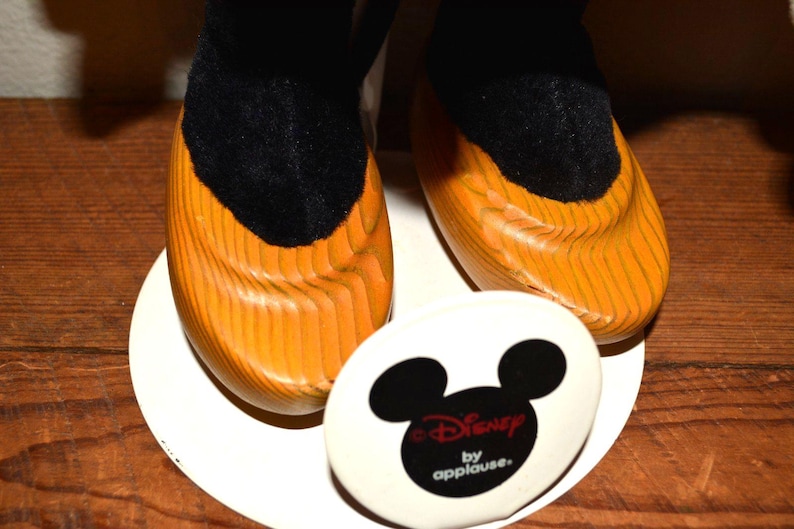 Muñeca Minnie Mouse vintage de 17" de Disney by Applause, de madera, con soporte y etiqueta. imagen 4