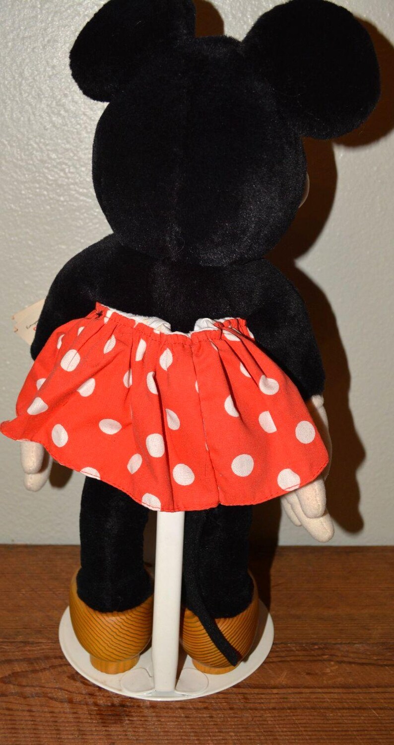 Muñeca Minnie Mouse vintage de 17" de Disney by Applause, de madera, con soporte y etiqueta. imagen 5