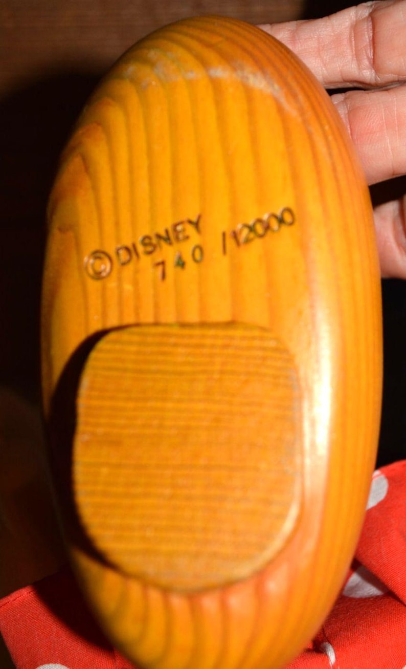 Muñeca Minnie Mouse vintage de 17" de Disney by Applause, de madera, con soporte y etiqueta. imagen 6