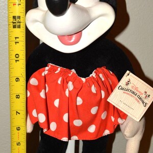 Muñeca Minnie Mouse vintage de 17" de Disney by Applause, de madera, con soporte y etiqueta. imagen 7