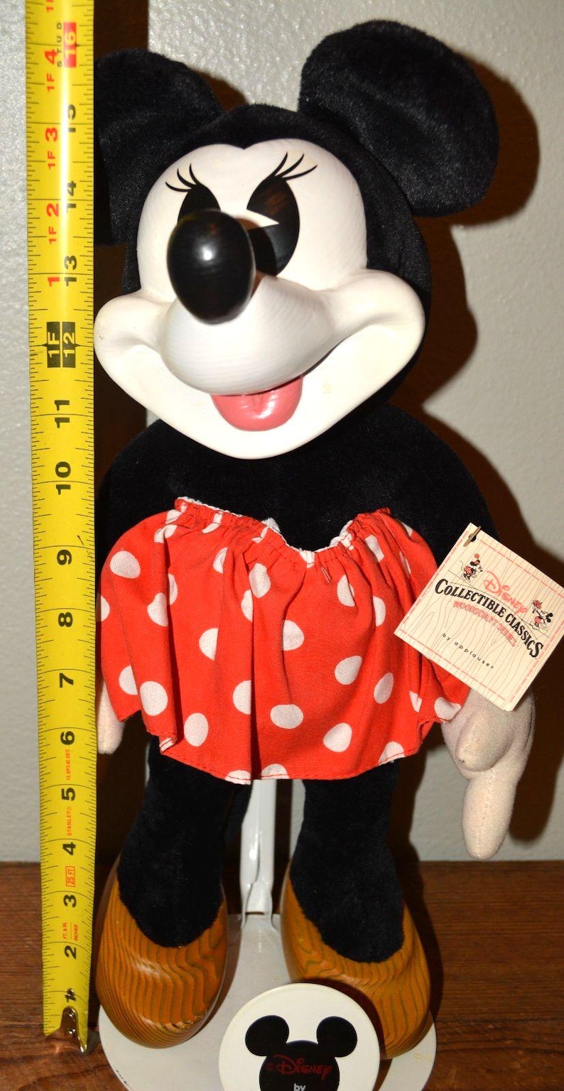 Muñeca Minnie Mouse vintage de 17" de Disney by Applause, de madera, con soporte y etiqueta. imagen 7