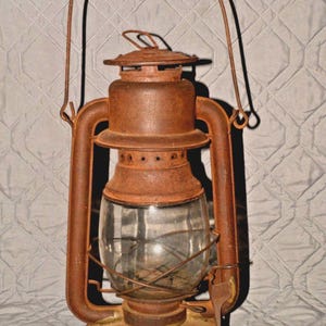 Vintage Embury No 160 Supreme Lantern Rusty Hurricane Lantern Farmhouse Primitive Decor Rustic Barn Lantern 1930s 1940s