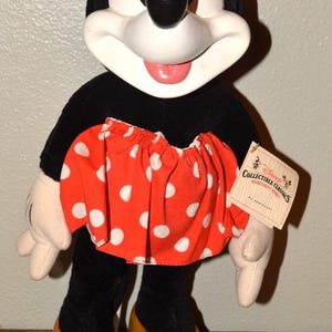 Muñeca Minnie Mouse vintage de 17" de Disney by Applause, de madera, con soporte y etiqueta. imagen 2