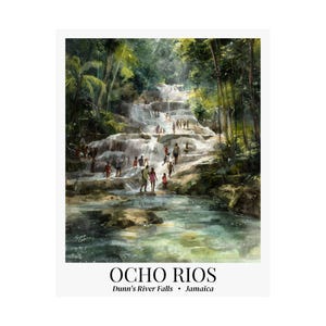 Pode incluir: Uma impressão em aquarela das Cataratas do Rio Dunn em Ocho Rios, Jamaica. A imagem mostra uma cachoeira em cascata com pessoas subindo e apreciando a água. Árvores verdes exuberantes cercam as cachoeiras, e o texto "OCHO RIOS" está na parte inferior.