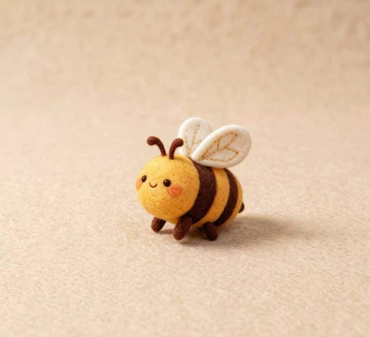 羊毛フェルトの蜂 - Etsy 日本