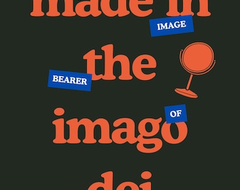 Könnte beinhalten: Grafikdesign auf dunklem Hintergrund mit den Worten "made in the image of imago dei" in Orange, mit blauen Akzenten. Eine kleine orangefarbene Spiegelillustration ist ebenfalls vorhanden.