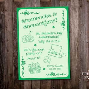 以下が含まれることがあります： 緑色の縁とテキストが入った、聖パトリックの日の招待状。「Shamrocks & Shenanigans!」と「St. Patrick's Day Celebration!」という言葉と、クローバー、帽子、ビールジョッキのイラストが含まれています。