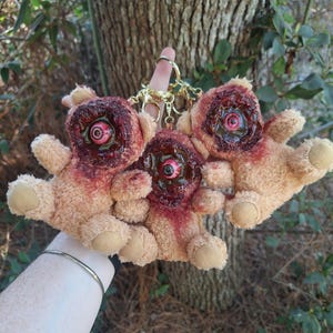 1 Random Color Eye Gorey Bear Keychain, Latex Gore Art, Creepy Cute, Spooky, Halloween, Scary, Alternative, Oddities