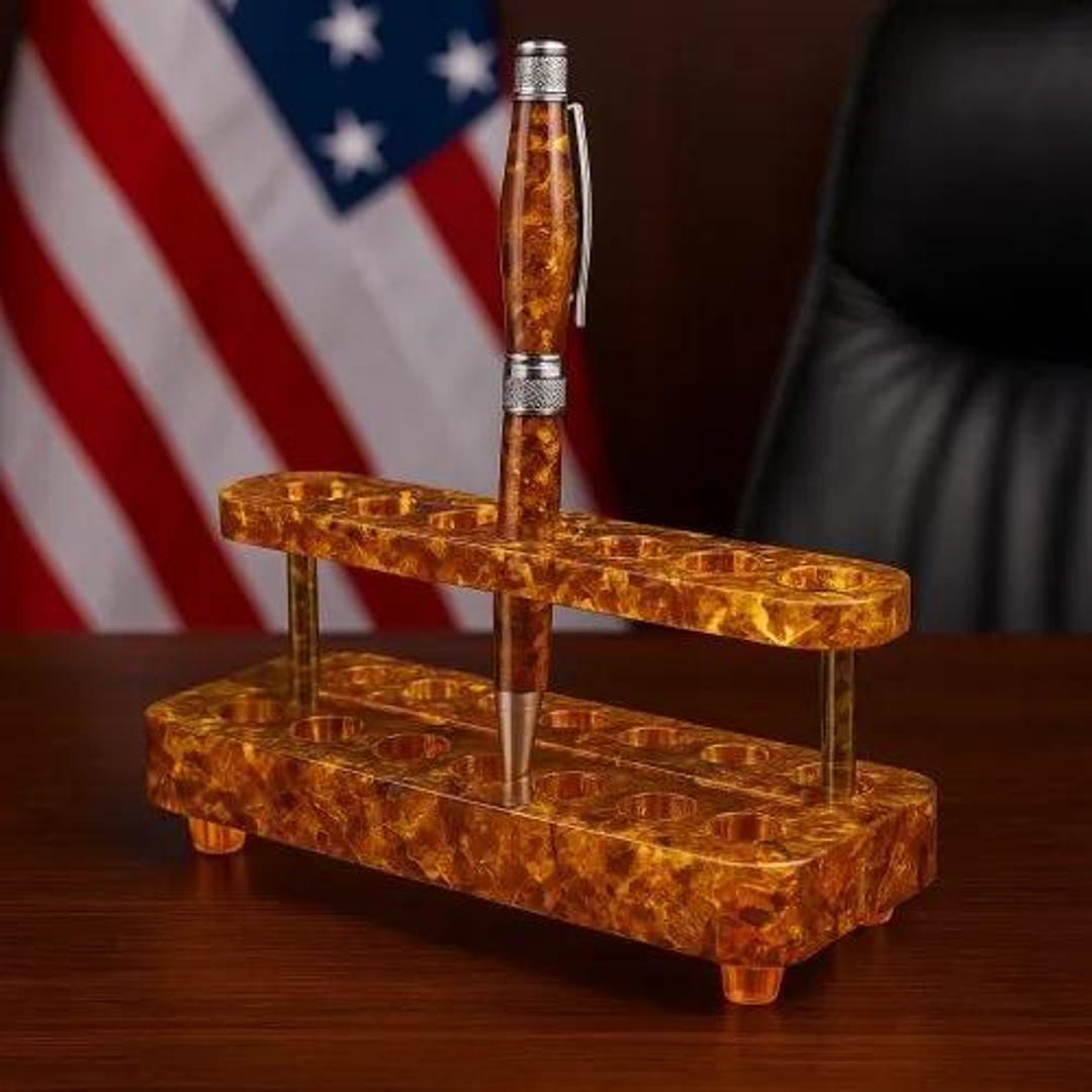 エグゼクティブ アンバー ペンホルダー - ハンドメイドの高級デスク
