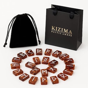 Wyprodukowano w USA. Zestaw run z bursztynu bałtyckiego: kamienie wróżbiarskie (starszy futhark), ręcznie robiony, runy wikińskie. | 24 runy i 3 kamienie zapasowe.