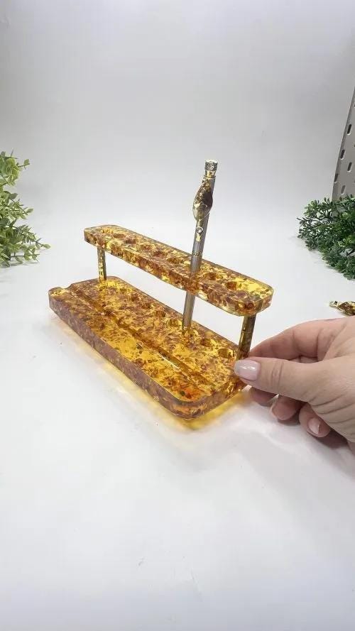 エグゼクティブ アンバー ペンホルダー - ハンドメイドの高級デスク