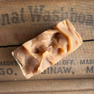 Handgjord tvål med doft av mandelbiscotti