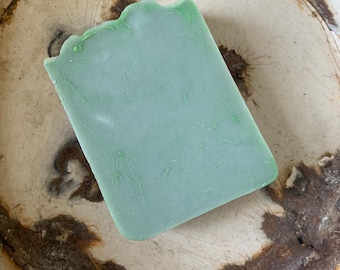 Sabonete artesanal com aroma de grama – Processo a frio, para mãos e corpo