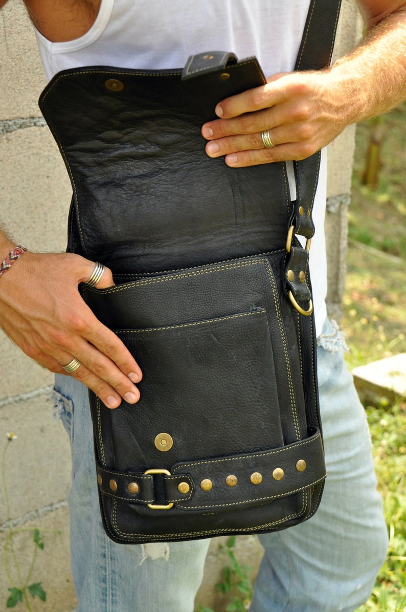 Black Unisex Leather Messenger Bag