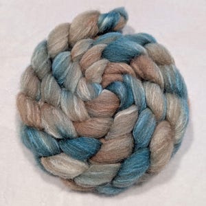 Mixed Blue Face Leicester (BFL)/Tussah Top - 85/15 - 4 Ounces - Hand Dyed - Roving - Spinning and Felting Fiber
