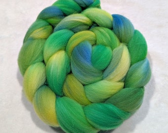 Hand Dyed - Targhee Top - 4 ounces - roving - spinning - fiber - felting