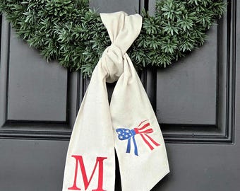 Ceinture couronne monogramme personnalisée, nœud patriotique brodé, décoration de porte en lin