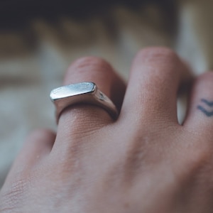 Signet Ring For Women Silver, Minimalist Ring Silver, Plain Silver Signet Ring - Gift For Women Unique