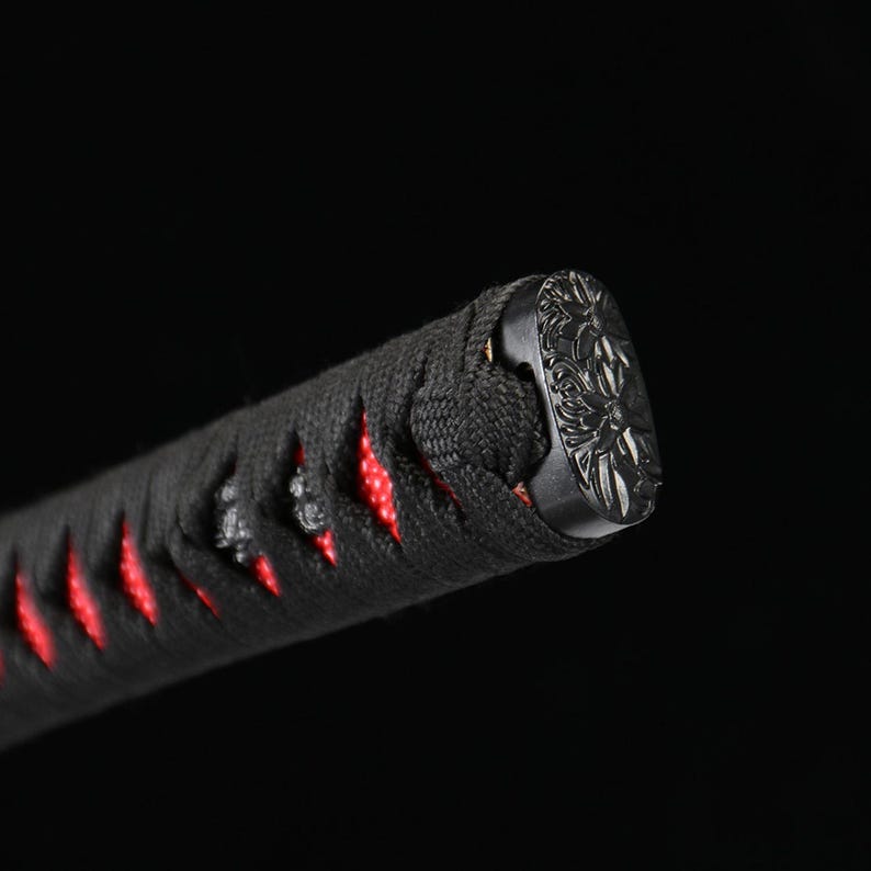 Handwerklich geschmiedete Rote Klinge Katana: Floral gravierter Schutz, Damast-Stahl Display-Schwert Bild 16