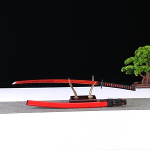 Handwerklich geschmiedete Rote Klinge Katana: Floral gravierter Schutz, Damast-Stahl Display-Schwert Bild 3