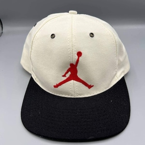 Gorra vintage Air Jordan 45 para hombre, color blanco y negro, con cierre a presión de Nike. imagen 1