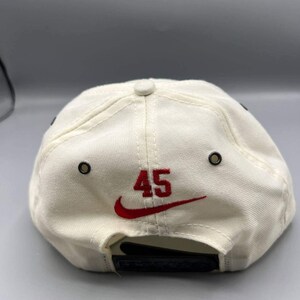 Gorra vintage Air Jordan 45 para hombre, color blanco y negro, con cierre a presión de Nike. imagen 2