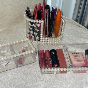 Handmade Pearl Makeup Organizer – Elegant Acrylic Vanity Storage Box for Lipsticks, Brushes, and Accessories