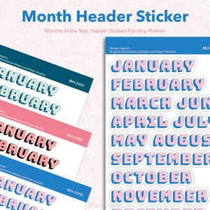 Puede incluir: Hojas de pegatinas de encabezado de mes con las palabras "Enero", "Febrero", "Marzo", "Junio", "Abril", "Julio", "Mayo", "Agosto", "Septiembre", "Octubre" y "Noviembre". Las pegatinas tienen un esquema de color rosa y azul.