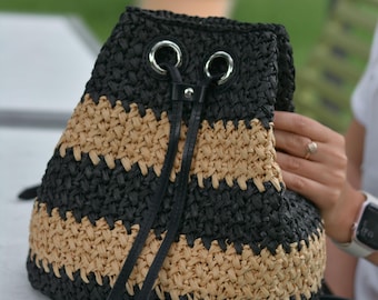 Handmade Raffia Crochet Backpack – Black & Beige Boho Bag with Cotton Lining and Adjustable Faux Leather Straps