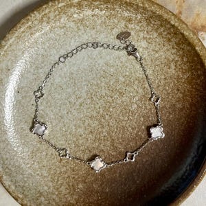 Freshwater Pearl Clover Bracelet: 925 Sterling Silver