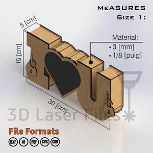 Może przedstawiać: Drewniany znak "I U" z wycięciem w kształcie serca i detalami zamka. Znak ma 30 cm długości, 15 cm wysokości i 5 cm szerokości. Materiał ma grubość 3 mm lub 1/8 cala. Zaprojektowany do cięcia laserem.